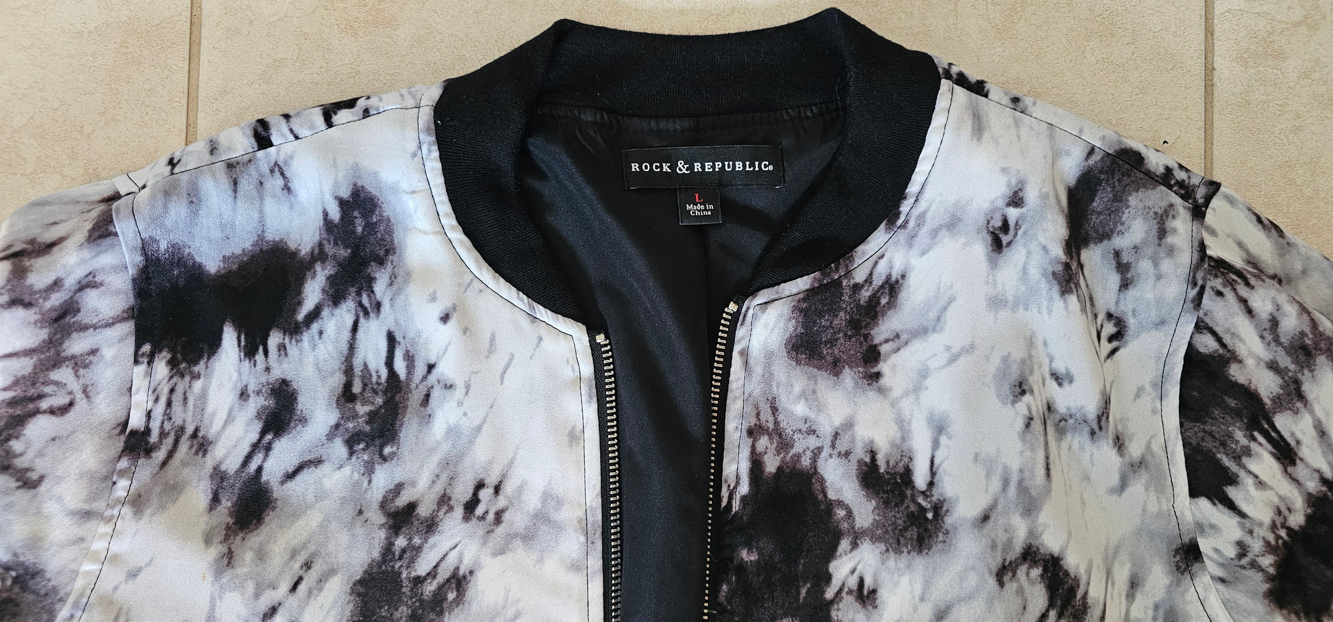 Rock & Republic Bomber Jacket – Abstract Print – Size L